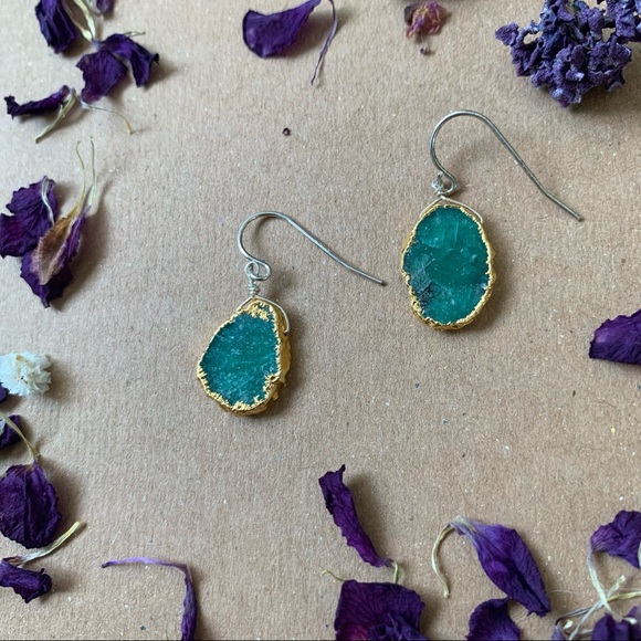 Emerald Green Stones w Gold Dipped Edges Earrings - Picture 1 of 13